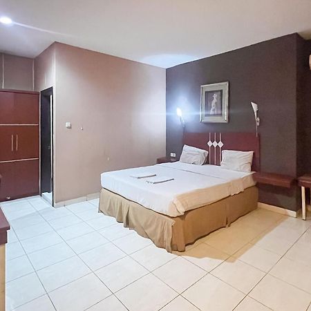 Urbanview Trisula Hotel มากาซาร์ ภายนอก รูปภาพ