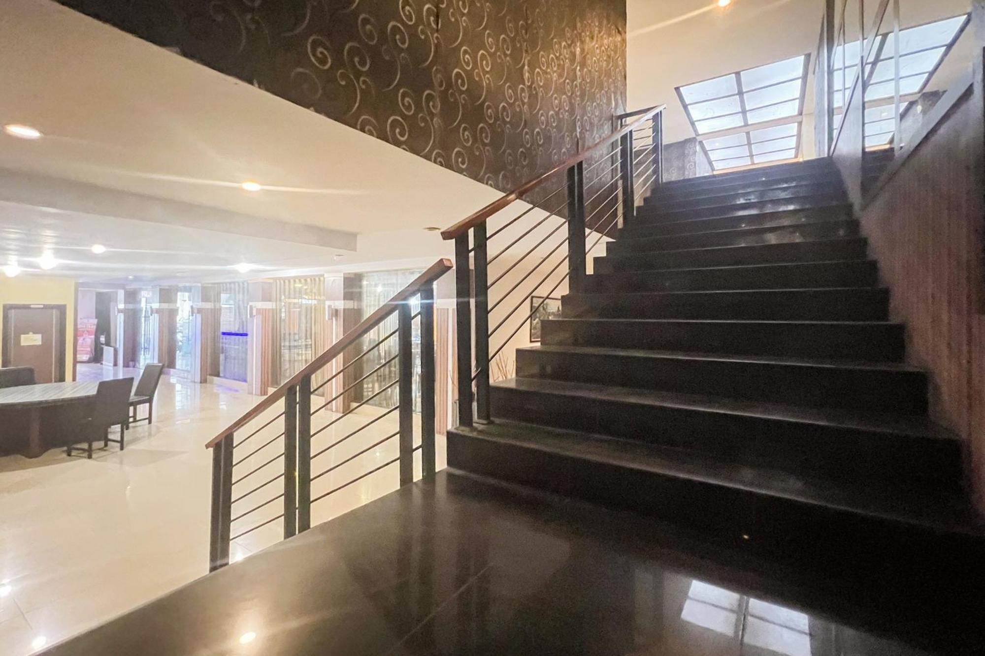 Urbanview Trisula Hotel มากาซาร์ ภายนอก รูปภาพ