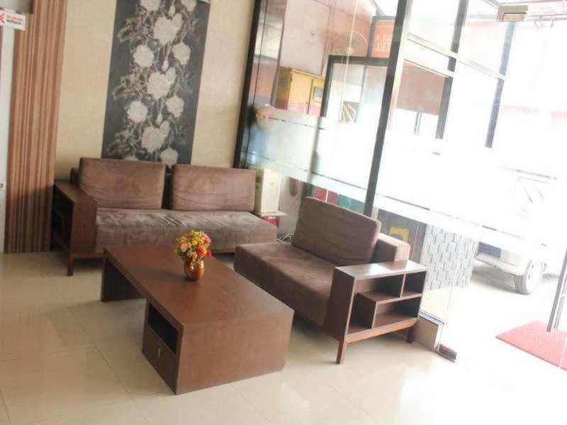 Urbanview Trisula Hotel มากาซาร์ ภายนอก รูปภาพ